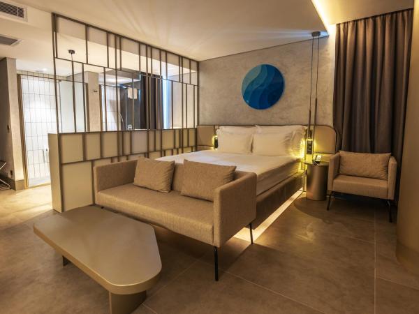 FOUR HILLS HOTEL : photo 9 de la chambre suite avec baignoire spa