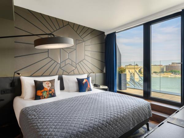 Hotel Clark Budapest - Adults Only : photo 2 de la chambre chambre deluxe au dernier Étage avec balcon - vue sur danube