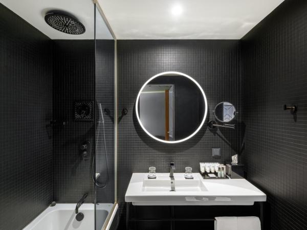 Hotel Clark Budapest - Adults Only : photo 5 de la chambre chambre double supérieure avec vue sur le danube