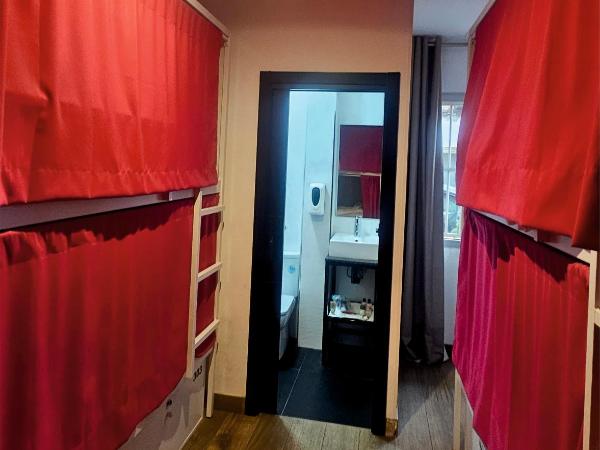 VAD HOSTEL ALICANTE - Youth Hostel age limit 18-50 : photo 2 de la chambre lit dans dortoir mixte de 6 lits