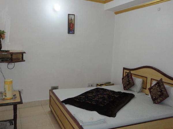 Hotel Swarajya Palace : photo 4 de la chambre chambre double standard avec salle de bains commune