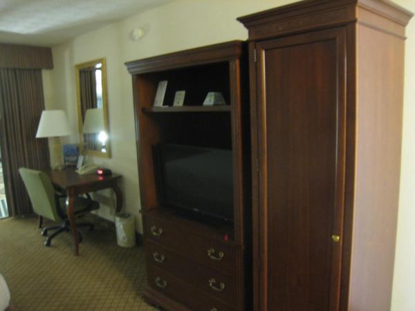 Days Inn by Wyndham Columbus Airport : photo 9 de la chambre chambre lit king-size supérieure - non-fumeurs