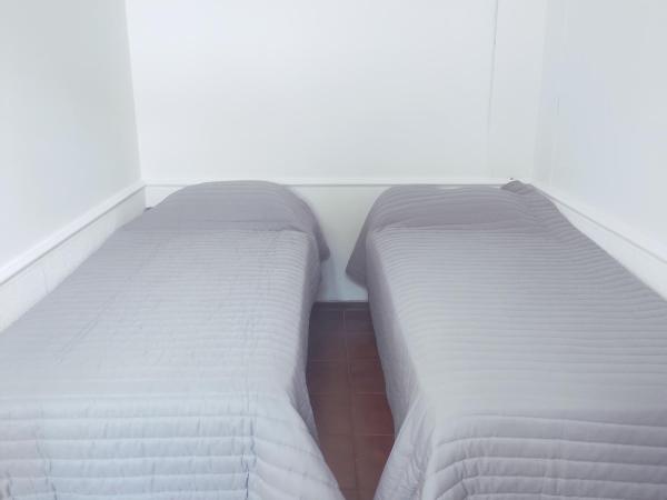 Tanino Home Suites : photo 4 de la chambre petite chambre double ou lits jumeaux