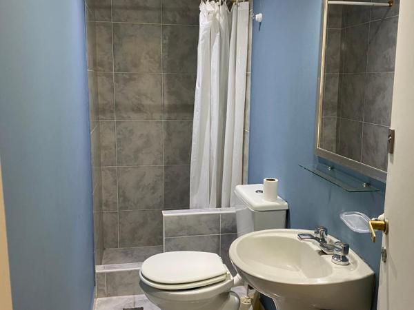 Aguilar House Hostel B&B : photo 3 de la chambre lit simple dans dortoir mixte