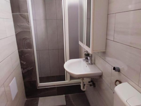 OKSZI Vendégház : photo 4 de la chambre chambre quadruple avec salle de bains