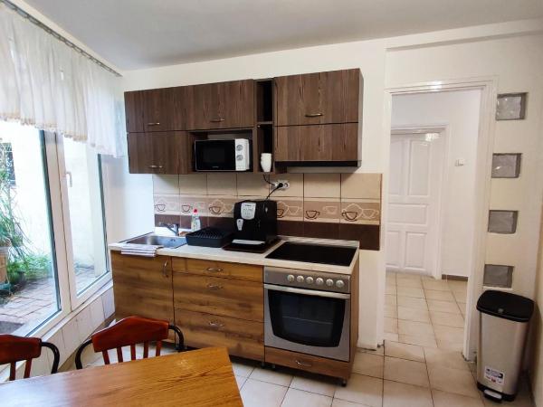 OKSZI Vendégház : photo 1 de la chambre chambre quadruple avec salle de bains