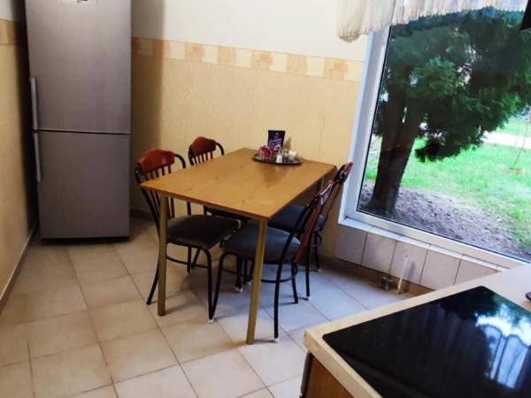 OKSZI Vendégház : photo 2 de la chambre chambre quadruple avec salle de bains