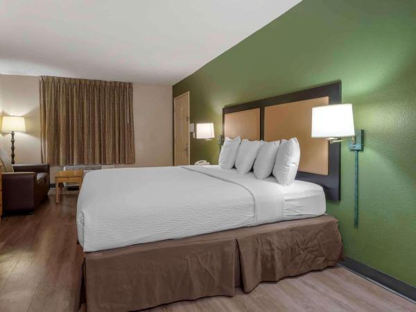 Extended Stay America Select Suites - Jacksonville - Southside - St Johns Towne Ctr : photo 3 de la chambre studio de luxe avec 1 lit king-size - non-fumeurs