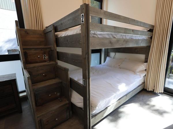 WestLA Hostel Full Bed : photo 7 de la chambre lit dans un dortoir de 4 lits