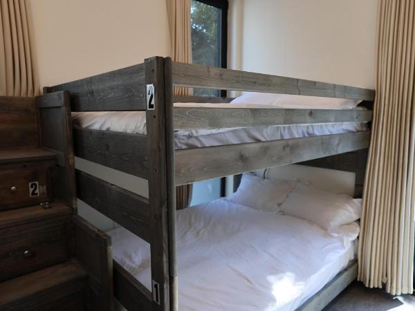 WestLA Hostel Full Bed : photo 2 de la chambre lit dans un dortoir de 4 lits