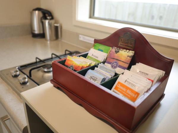 TOWER JUNCTION MOTOR LODGE - Free shuttle service to Christchurch railway station - Walking distance to Westfield mall, Addington shopping center , Cafes, Bars and Restaurants etc : photo 5 de la chambre studio