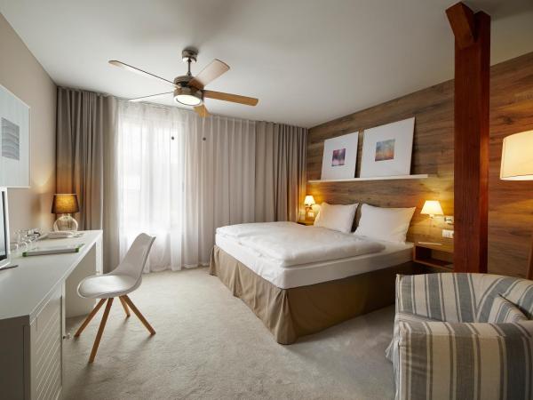 Cihelny Golf & Wellness Resort : photo 10 de la chambre chambre double supérieure avec balcon - vue sur parcours de golf