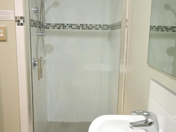 TOWER JUNCTION MOTOR LODGE - Free shuttle service to Christchurch railway station - Walking distance to Westfield mall, Addington shopping center , Cafes, Bars and Restaurants etc : photo 10 de la chambre petit studio