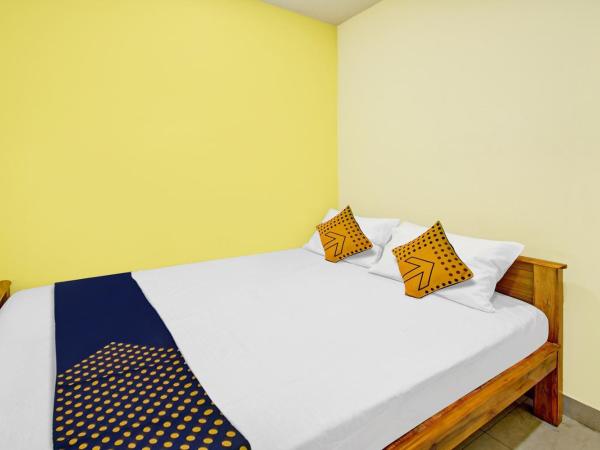 OYO V.n Boarding And Lodging : photo 4 de la chambre chambre triple classique