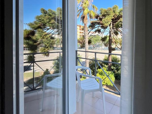 Marina Tossa : photo 4 de la chambre chambre double avec balcon