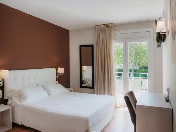 Marina Tossa : photo 2 de la chambre chambre double ou lits jumeaux supérieure avec balcon