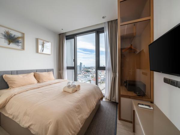 Vacaystation Edge Central Pattaya : photo 4 de la chambre chambre familiale avec baignoire