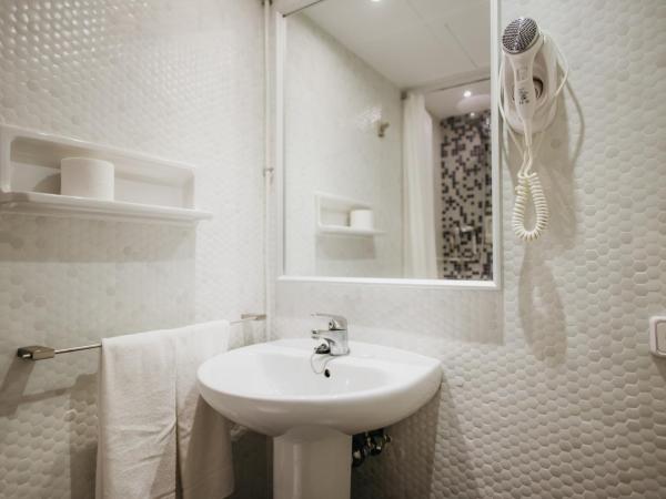 Marina Tossa : photo 9 de la chambre chambre familiale avec terrasse