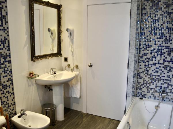 Marina Tossa : photo 6 de la chambre chambre familiale avec terrasse