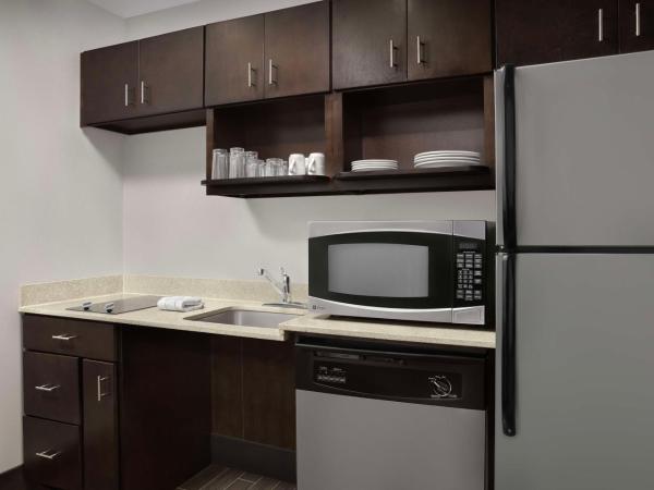 Homewood Suites Dallas Downtown : photo 5 de la chambre king suite with accessible tub - mobility and hearing access/non-smoking