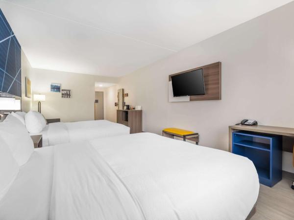 Comfort Suites Louisville Airport : photo 2 de la chambre suite lit queen-size