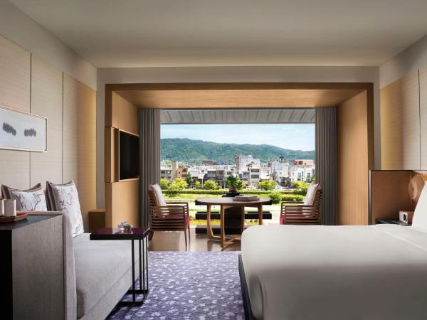The Ritz-Carlton Kyoto : photo 3 de la chambre grande chambre lits jumeaux deluxe - vue sur rivière kamogawa