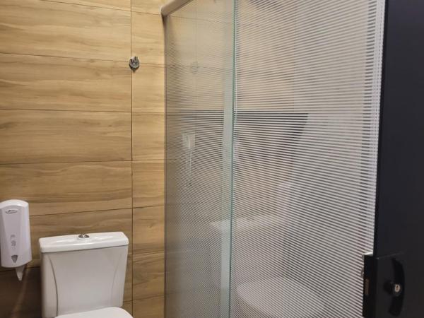 Califórnia Suítes : photo 2 de la chambre chambre lit queen-size - vue sur piscine