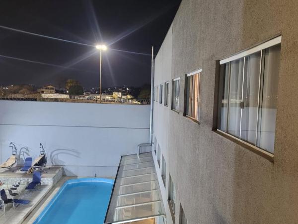 Califórnia Suítes : photo 6 de la chambre chambre lit queen-size - vue sur piscine