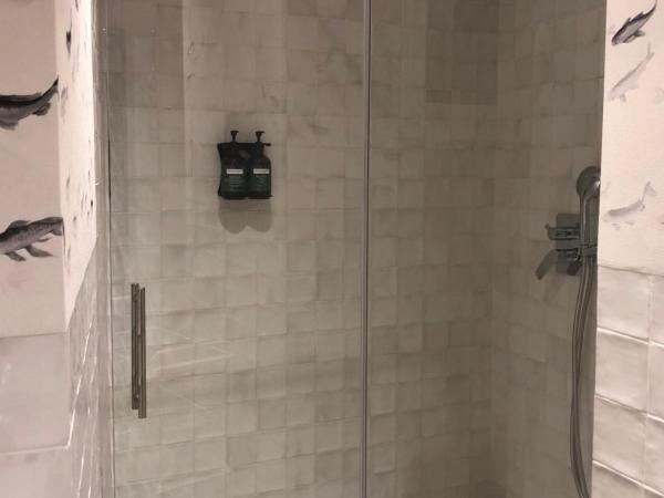 Nuria : photo 4 de la chambre chambre double ou lits jumeaux deluxe - vue sur ville 