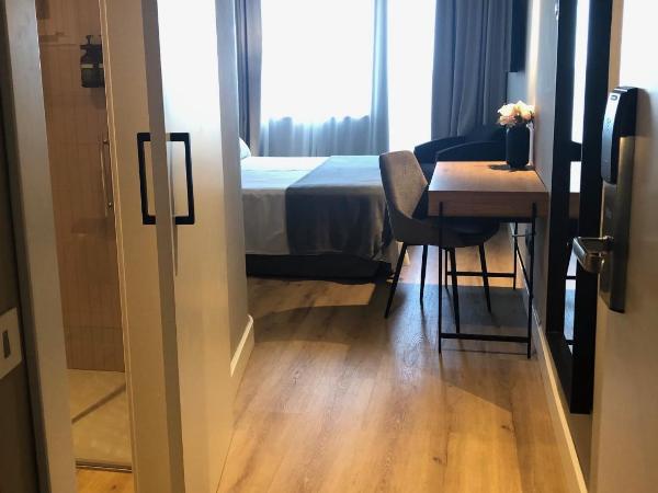 Nuria : photo 10 de la chambre chambre double ou lits jumeaux deluxe - vue sur piscine