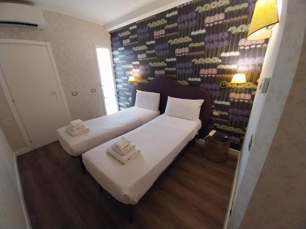 Hotel Montreal : photo 6 de la chambre chambre familiale supérieure