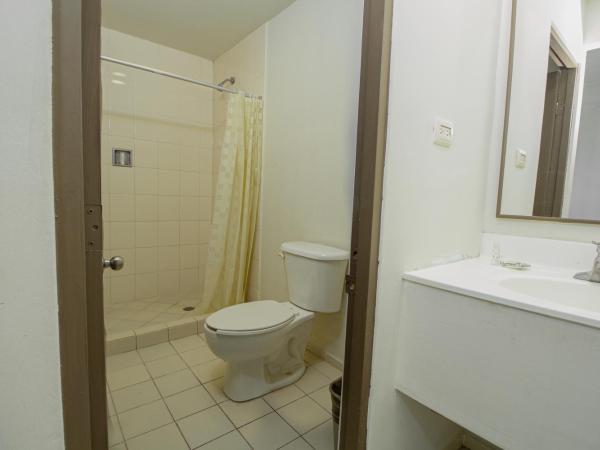 Hotel Plaza del Arco Express : photo 2 de la chambre chambre deluxe avec 2 lits doubles