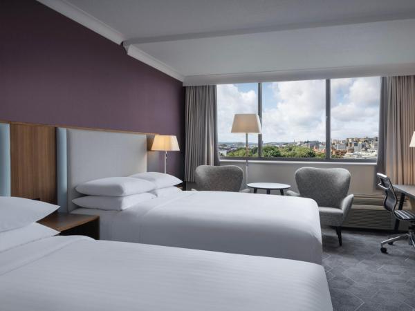 Delta Hotels by Marriott Bristol City Centre : photo 2 de la chambre family room with two double beds - renovated