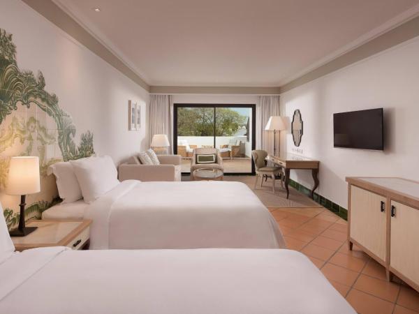 Pine Cliffs Hotel, a Luxury Collection Resort, Algarve : photo 1 de la chambre grande chambre lits jumeaux deluxe avec balcon - vue sur complexe