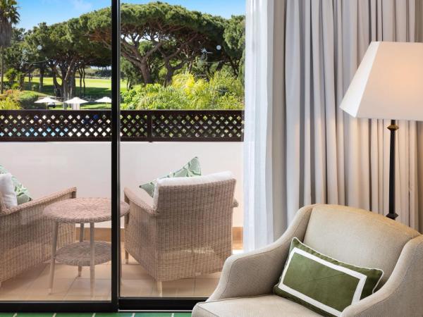 Pine Cliffs Hotel, a Luxury Collection Resort, Algarve : photo 4 de la chambre chambre lits jumeaux de luxe avec vue sur le complexe