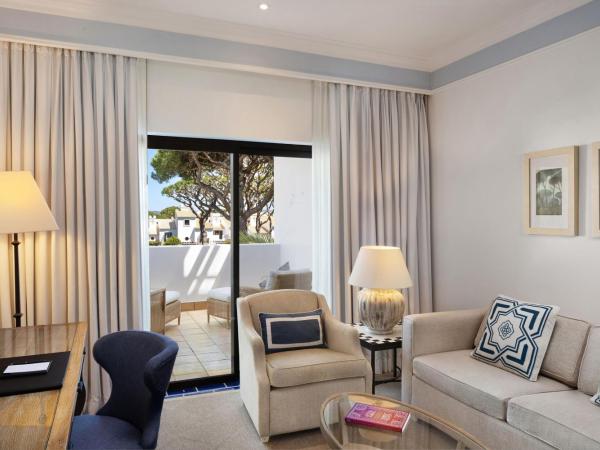 Pine Cliffs Hotel, a Luxury Collection Resort, Algarve : photo 6 de la chambre grande chambre lit queen-size deluxe - vue sur complexe 