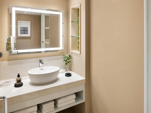 Pine Cliffs Hotel, a Luxury Collection Resort, Algarve : photo 5 de la chambre chambre lits jumeaux de luxe avec vue sur le complexe