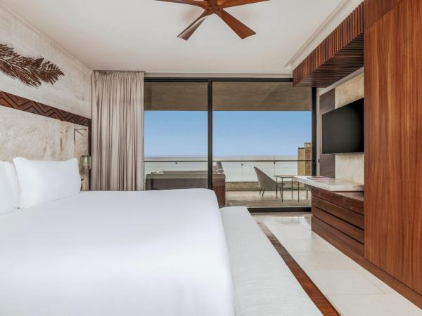 Solaz, a Luxury Collection Resort, Los Cabos : photo 8 de la chambre two-bedroom suite with balcony and ocean view