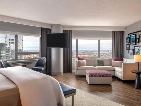 The Westin Copley Place, Boston : photo 5 de la chambre suite studio d'angle avec lit king-size et canapé-lit - vue sur ville