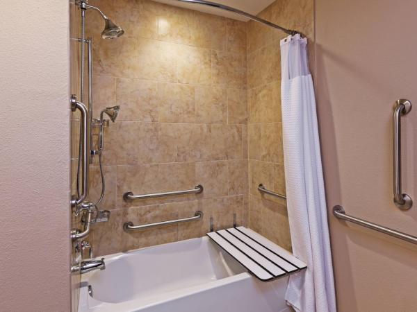 Courtyard Houston I-10 West/Park Row : photo 5 de la chambre chambre lit king-size avec canapé-lit