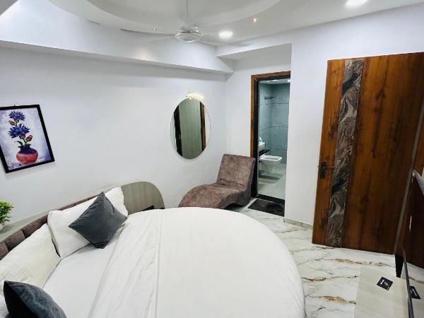 HOTEL LAVISH : photo 8 de la chambre chambre lit king-size