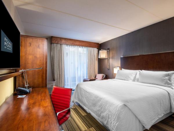 Four Points by Sheraton Atlanta Airport West : photo 2 de la chambre chambre lit king-size traditionnelle avec baignoire adaptée - accessible aux personnes à mobilité réduite et aux malentendants