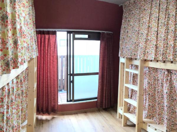 Guesthouse YOURS : photo 2 de la chambre chambre quadruple avec balcon 
