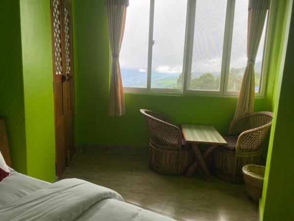 Dulcify cottage sarangkot : photo 9 de la chambre chambre lit queen-size avec balcon