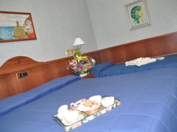 Albergo Fiorenza : photo 7 de la chambre chambre triple