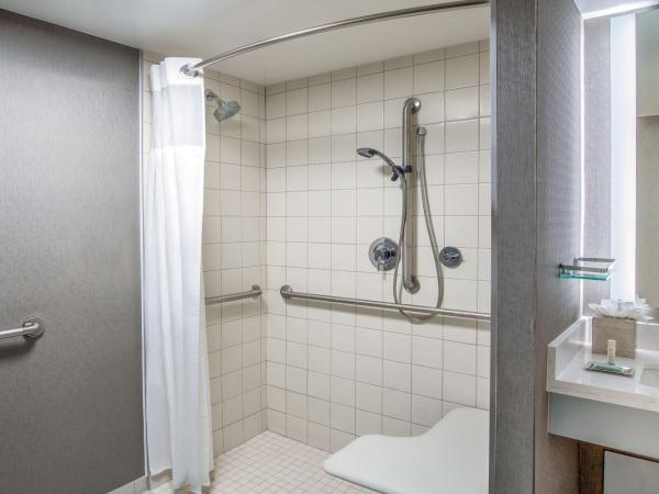 Residence Inn by Marriott Boston Harbor on Tudor Wharf : photo 10 de la chambre suite 1 chambre lit king-size avec canapé-lit