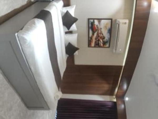 Rainam mansions : photo 1 de la chambre chambre double affaires avec accès à la salle de sport