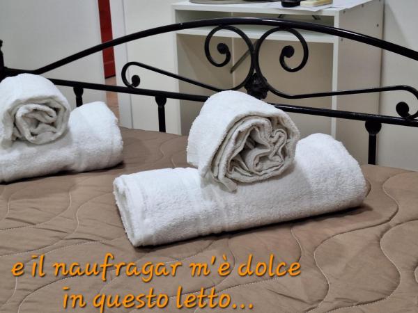 Giallo Limone B&B : photo 2 de la chambre chambre double avec salle de bains privative