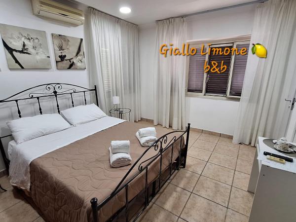 Giallo Limone B&B : photo 3 de la chambre chambre double avec salle de bains privative