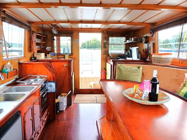 Motorjacht At Ease : photo 3 de la chambre mobile home